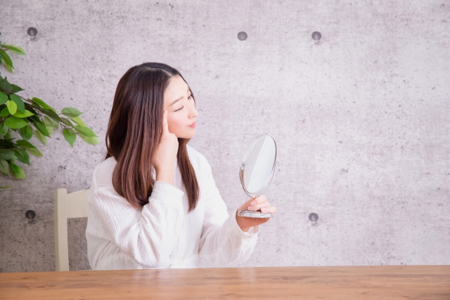 クマ取りのデメリットとは？注意点やダウンタイムの経過も解説
