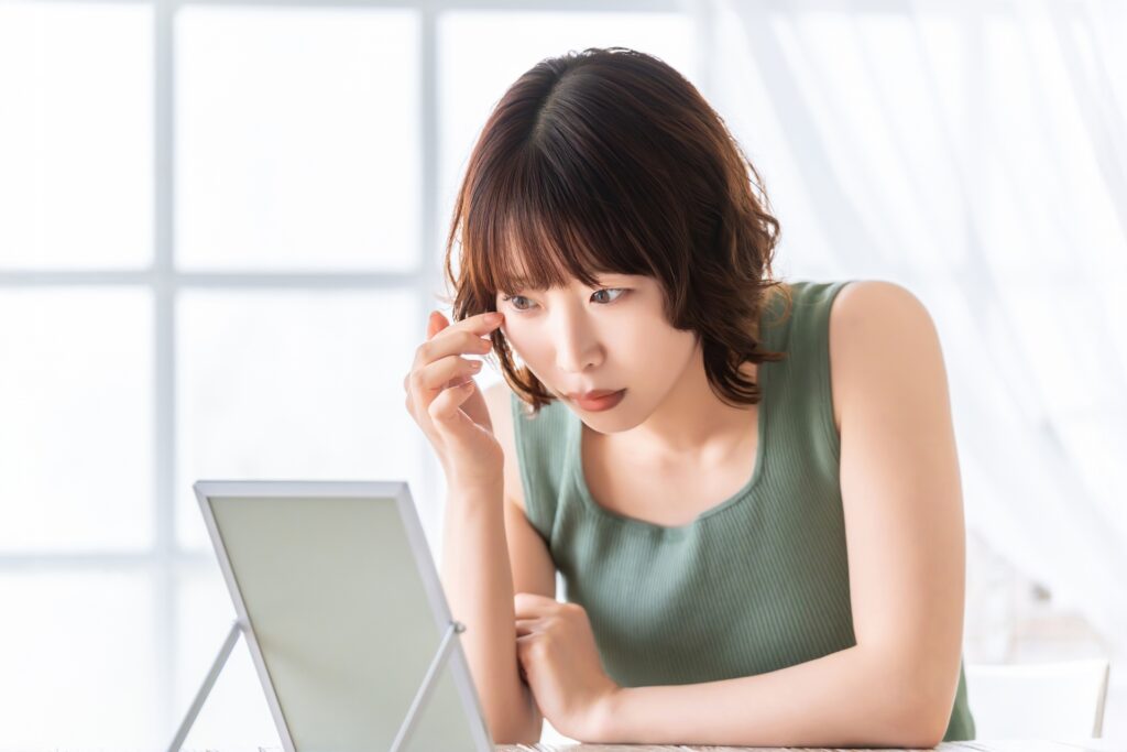 眼瞼下垂の手術は保険適用になる?条件・自費との違い・費用を解説