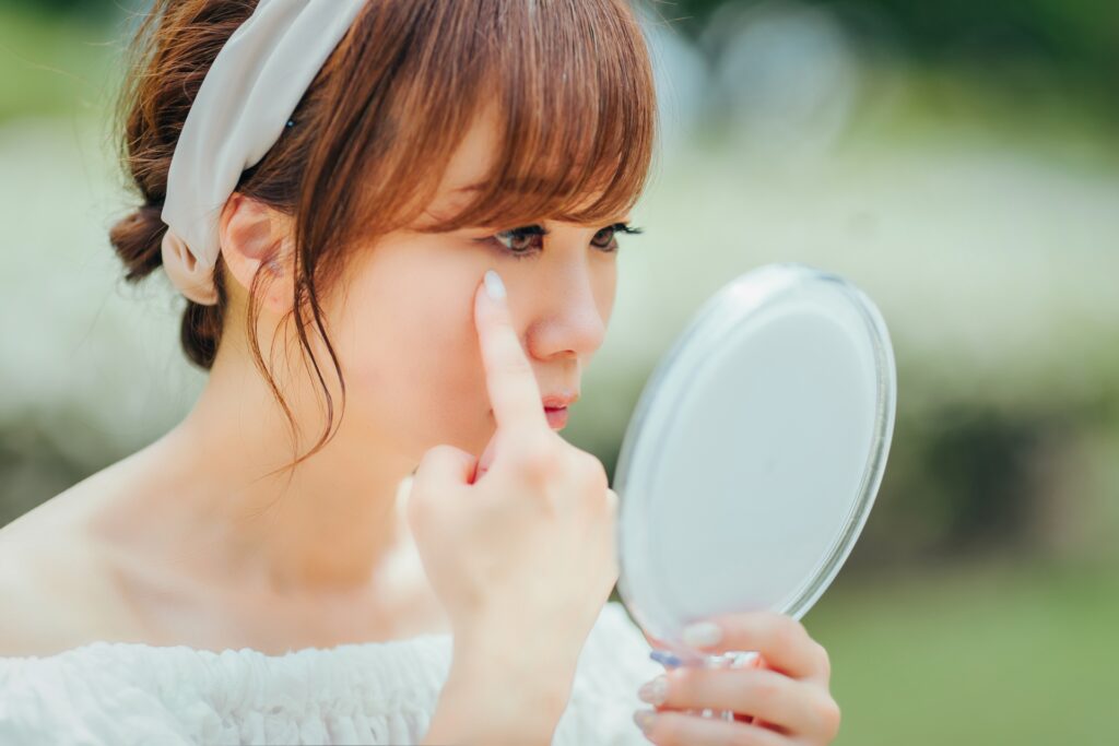 目の下のクマの原因は?種類別の特徴と改善方法を専門医が解説