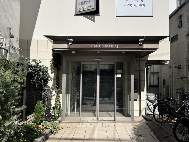当院が入居するビルの入り口